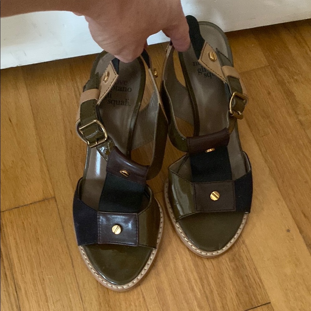 Dove Nuotano Gli Squali Patent leather & Satin Sandals. Sz. 36.5. $448.